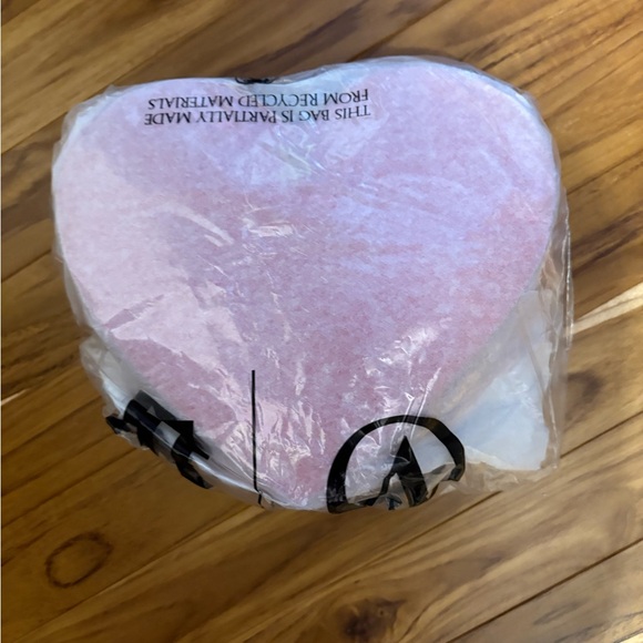 Victoria's Secret Fuchsia Heart Shoulder Bag - Picture 2 of 2